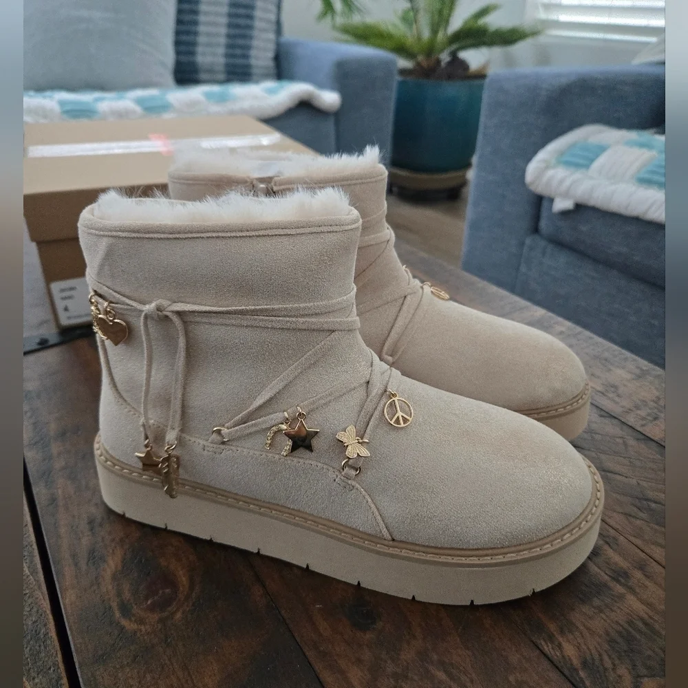 Steve Madden Kids' SIGMA Sand Lug Faux Fur Girls' Ankle Boot. Size 4. New.